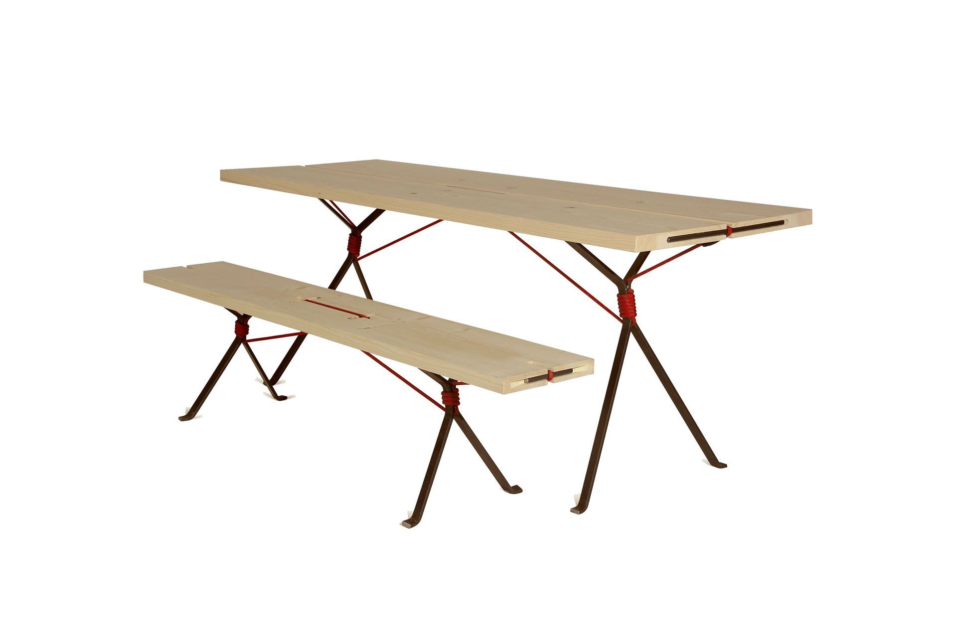 Designed to be easily assembled and disassembled, Kampenwand can be configured in a variety of ways and is suitable for indoor or outdoor use.