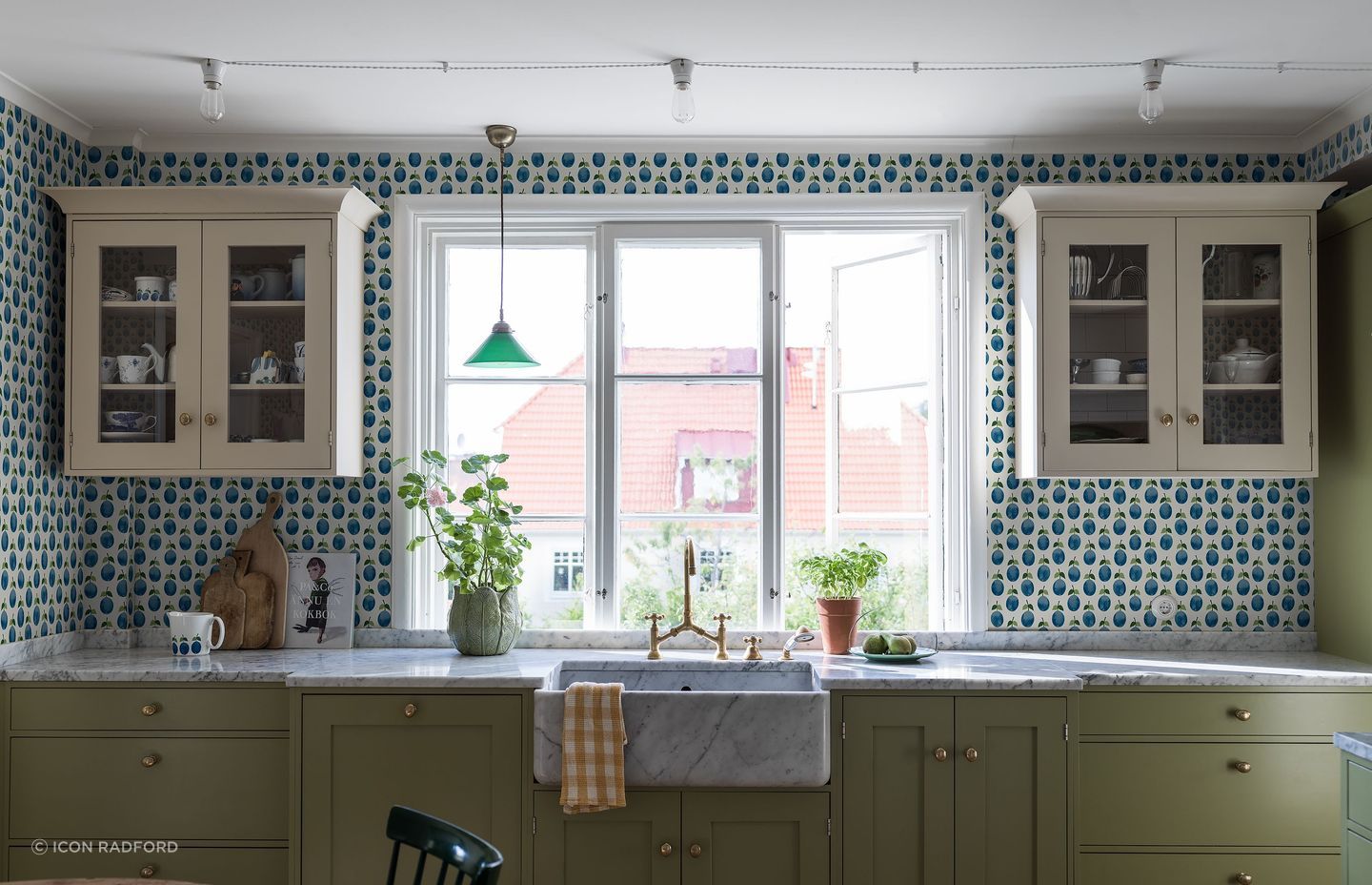 Prunus Blue wallpaper by Borastapeter