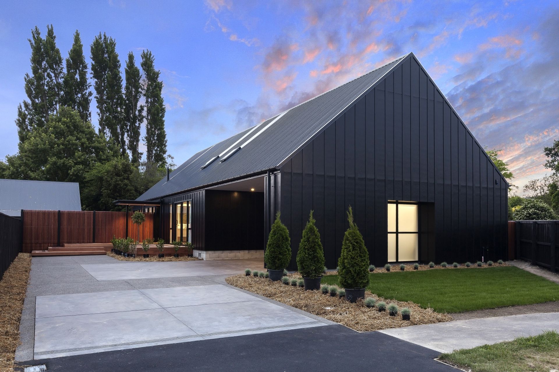 With views of the Port Hills on one side and the Southern Alps on the other, this Tai Tapu site called for a house that embraces both town and country aesthetics.
