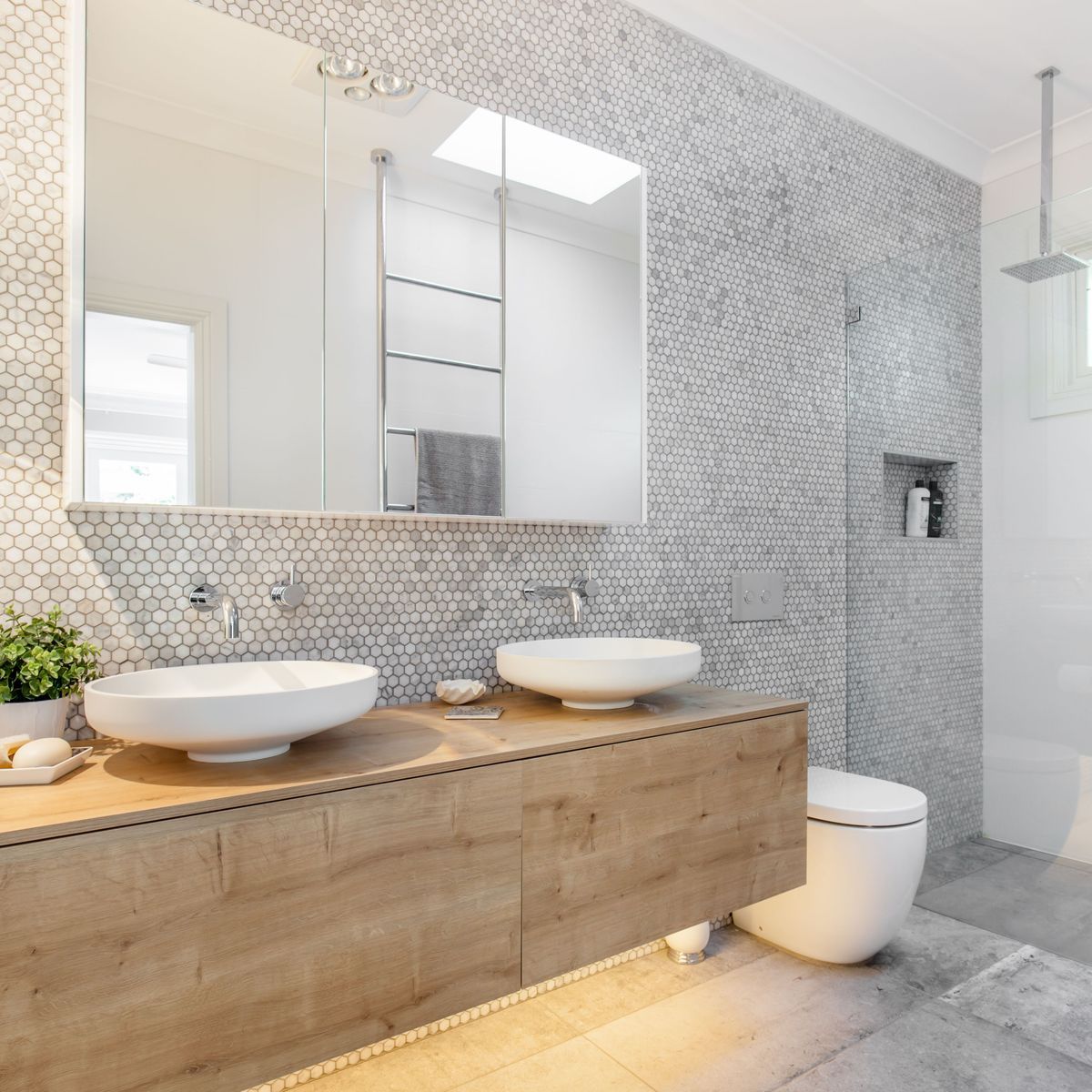 8 types of shower screens in Australia: pros, cons and more
