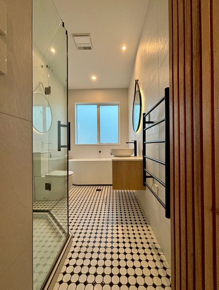 A striking monochromatic tiling job by Casa Ecco.