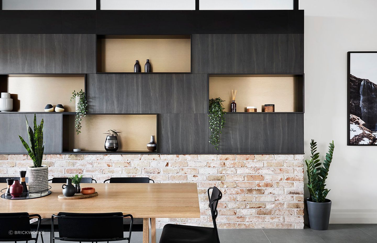 A contrast in colour and texture for dramatic impact, featuring San Selmo Classico in Original Bricks
by Brickworks.