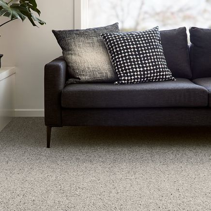 What are the pros and cons of wool carpet?