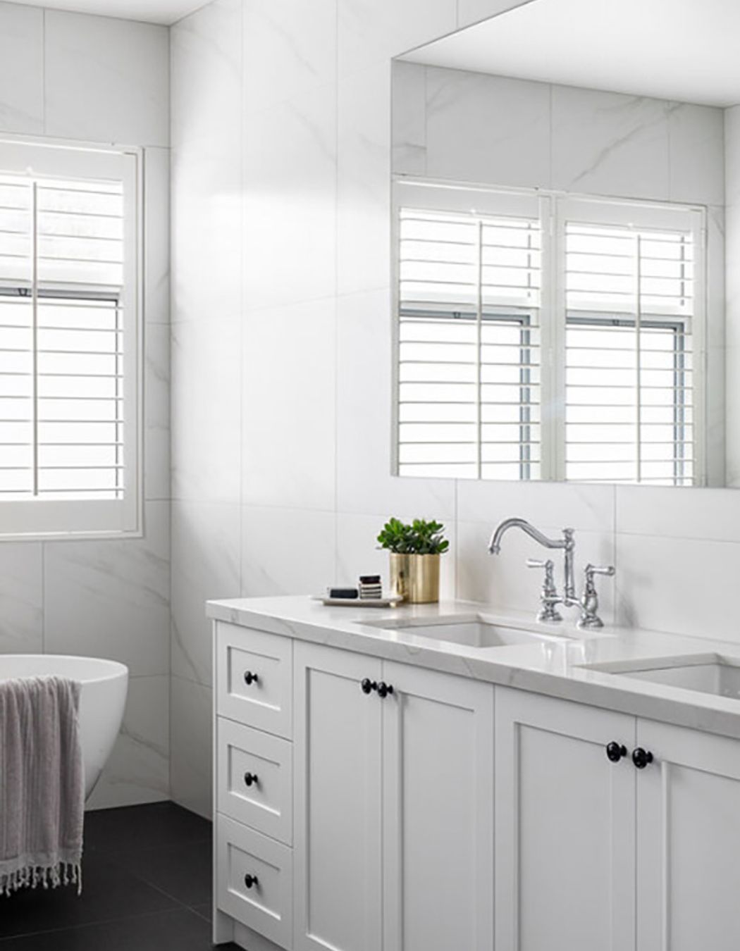 HAMPTONS HOUSE
by Vasi