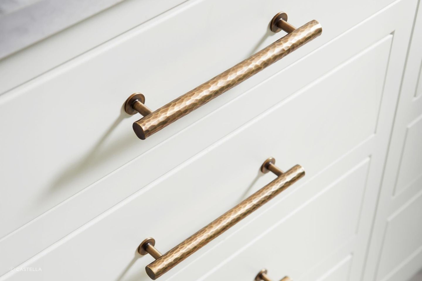 Tarn Bar Handle in Aged Brass