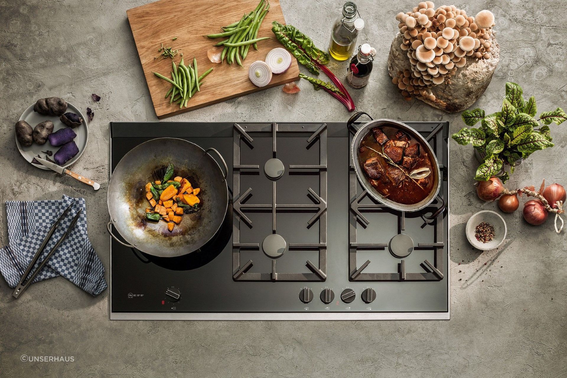 A ceramic black glass ceramic finish, like that in the NEFF Gas Cooktop is a great feature to add to your checklist for a modern gas cooktop.