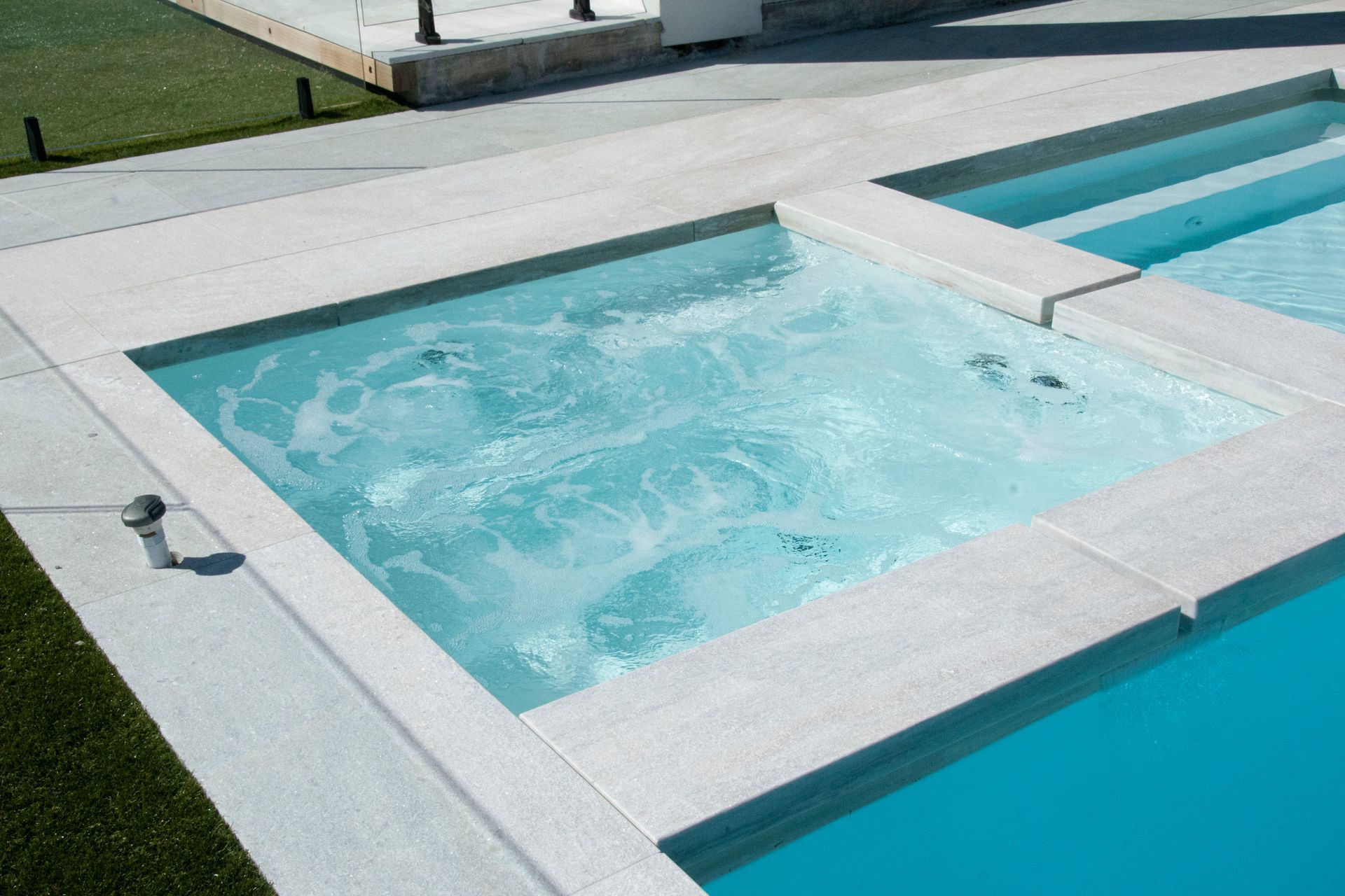 There are three profiles to choose from, and a variety of colours to suit all projects.