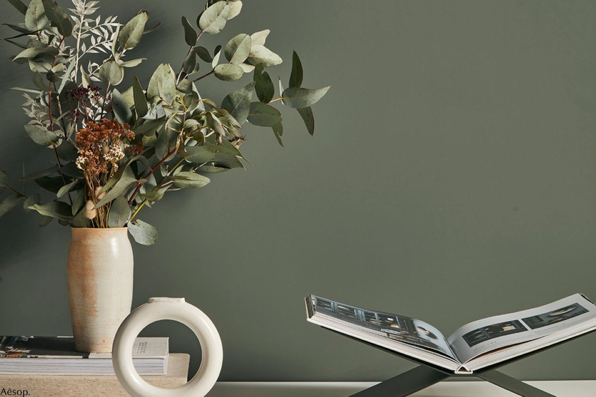 Options like Luxurious Matte Surfaces from Alucci™ often come in a range of bold colours .