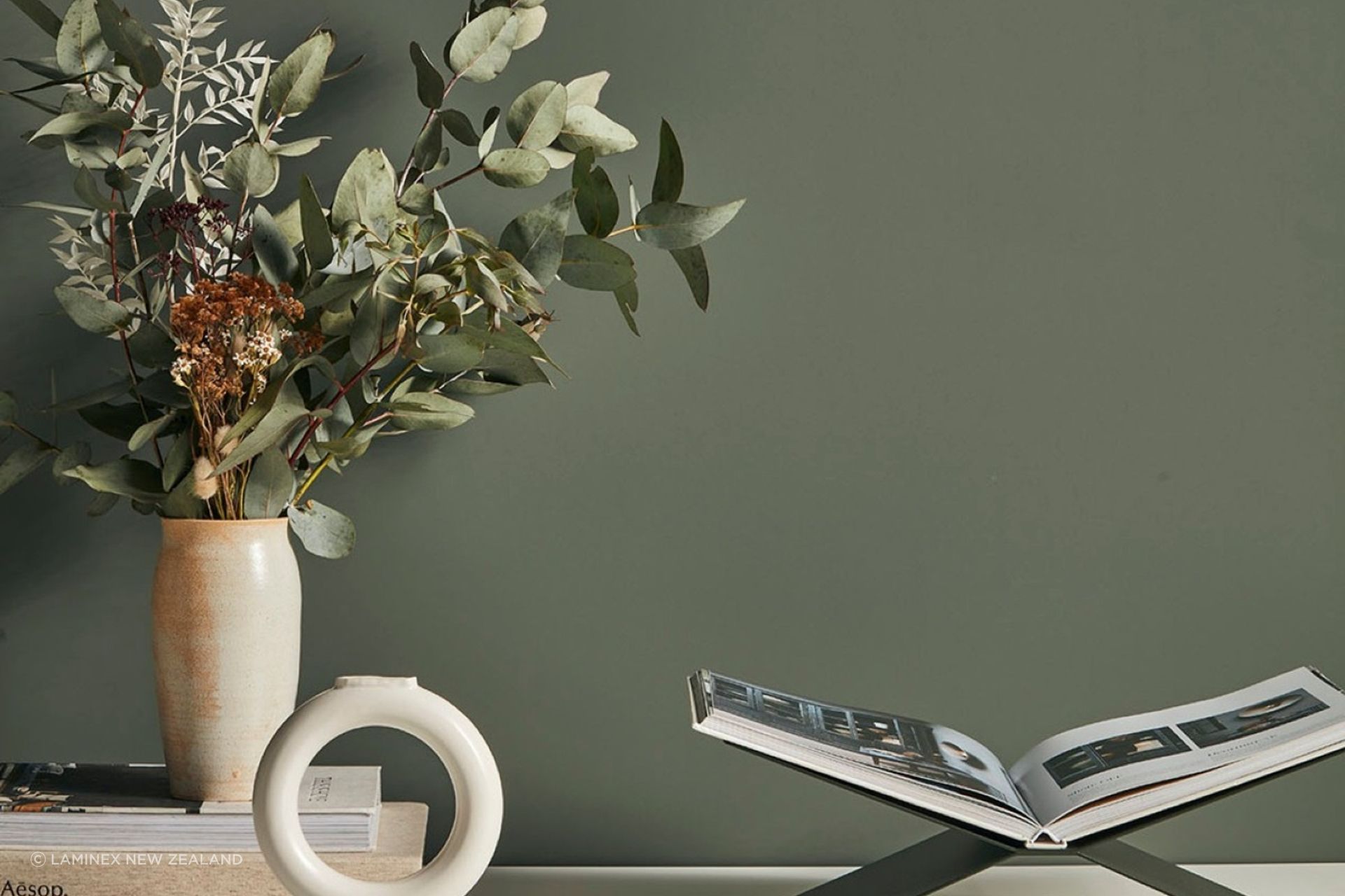 Options like Luxurious Matte Surfaces from Alucci™ often come in a range of bold colours .