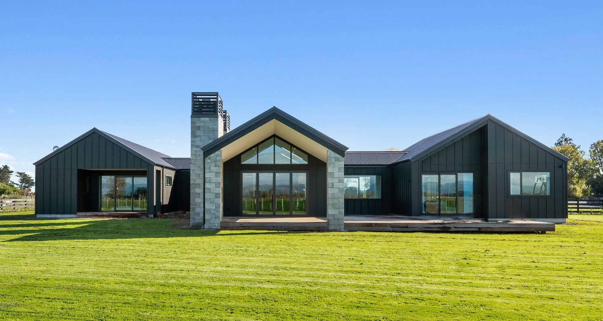 Turbine Residential was recognised this year when it won the 2023 Master Builders Gold - Altus Window System New Home $750-$1 million category for the impeccable Aranui Rd project.