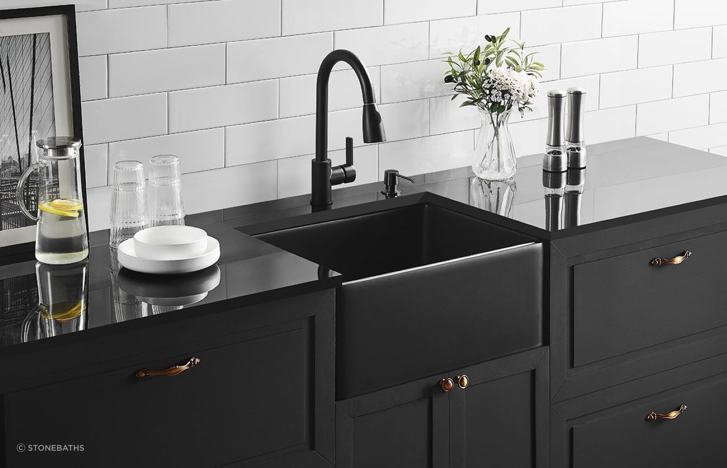 The bold Black Butlers Sink is made from robust European Fireclay.