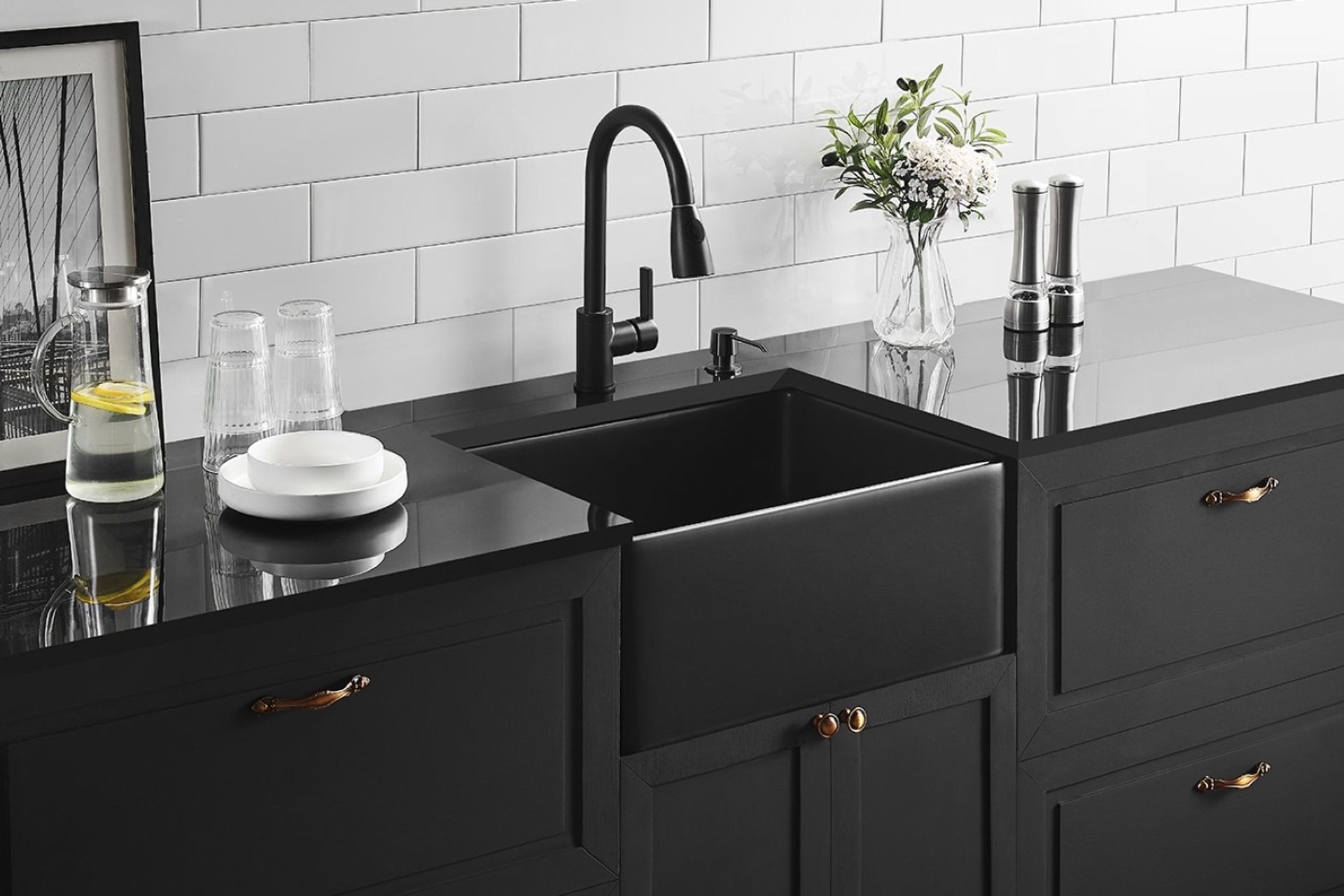 The bold Black Butlers Sink is made from robust European Fireclay.