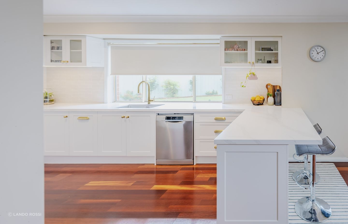 Golden cabinet handles and Hampton's styling go hand in hand in this luxurious kitchen in Beaumont Hills. | Photography: Lando Rossi