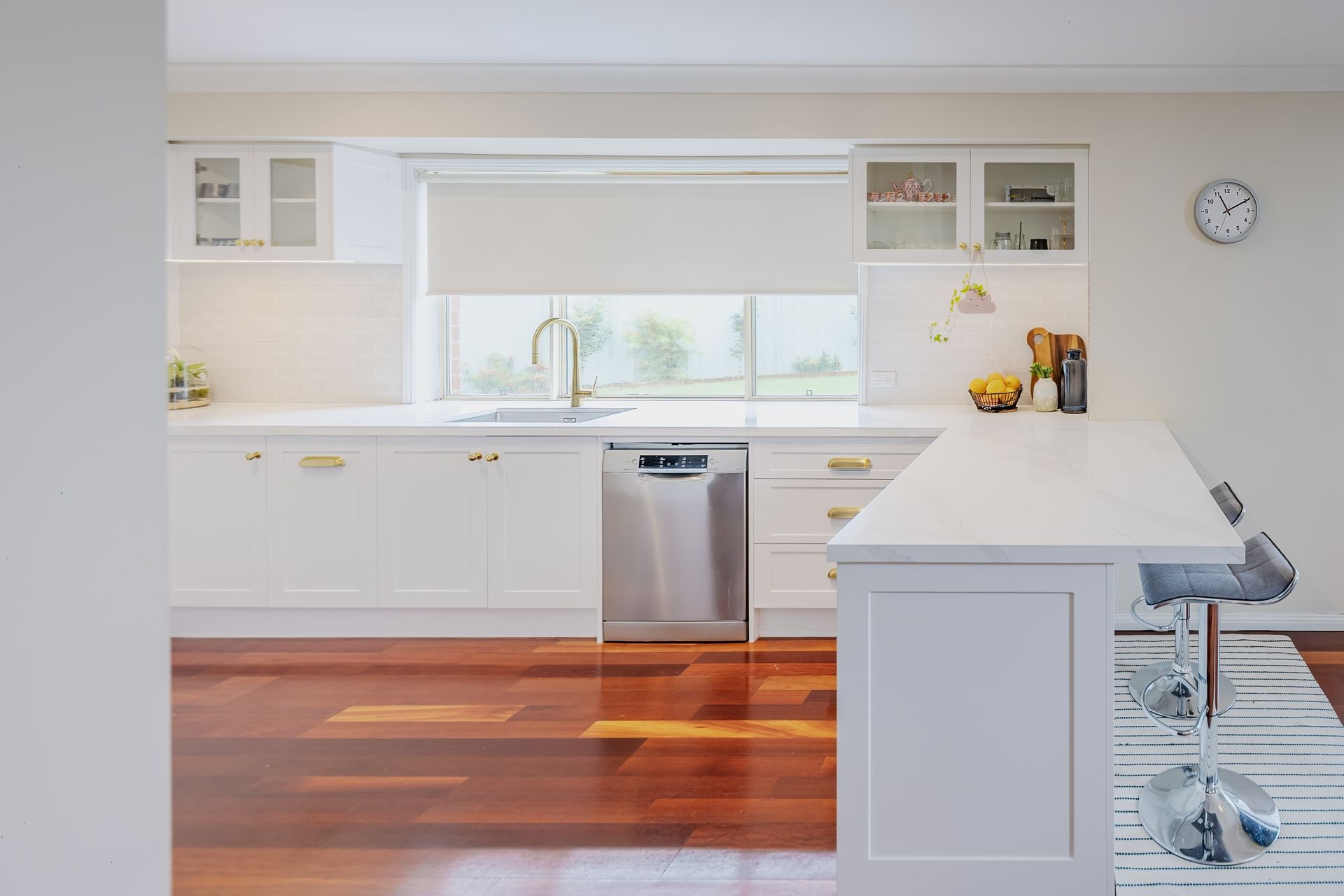 Golden cabinet handles and Hampton's styling go hand in hand in this luxurious kitchen in Beaumont Hills. | Photography: Lando Rossi