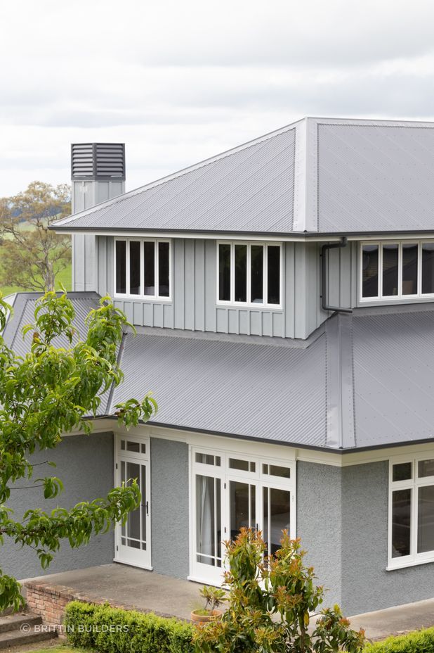 For the Sherenden project, a 150sqm-second storey was fitted around the existing structural beams of the first floor.