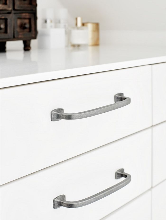 Furnipart Classic Handle
By Wilson &amp; Bradley