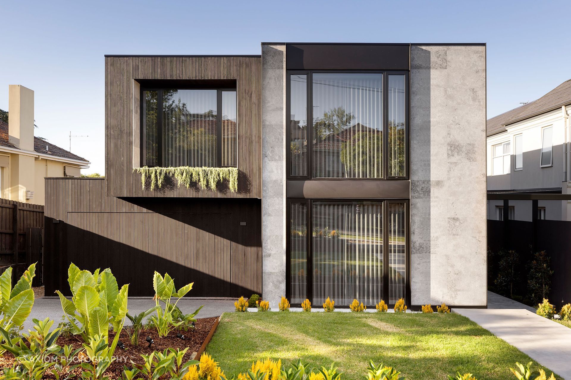 A contemporary home personified by sophisticated material finishes in Corby House by R ARCHITECTURE. | Photography: Axiom Photography