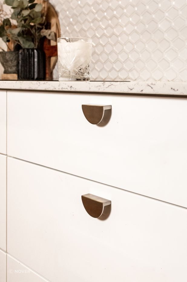 Krome Half Moon Handles
By Nover