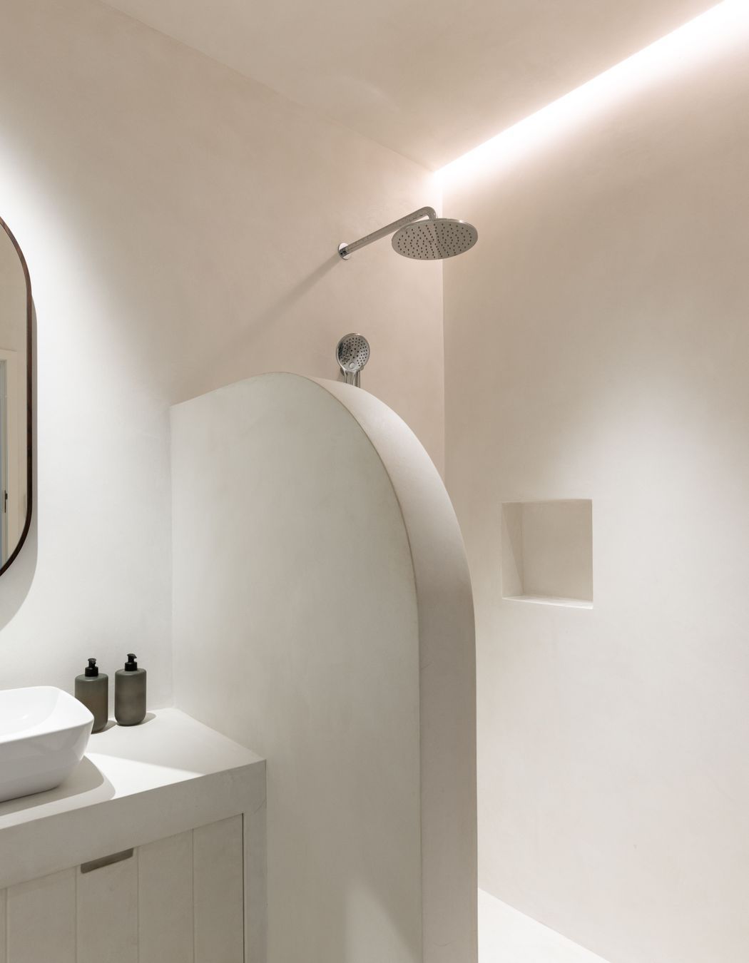 Expella’s Shadowline Diffuser Pro is an internal grille designed to be discreet, channeling air into the ventilation system. A LED strip can be added for an ambient lighting effect as shown in this project by Integrity Build.