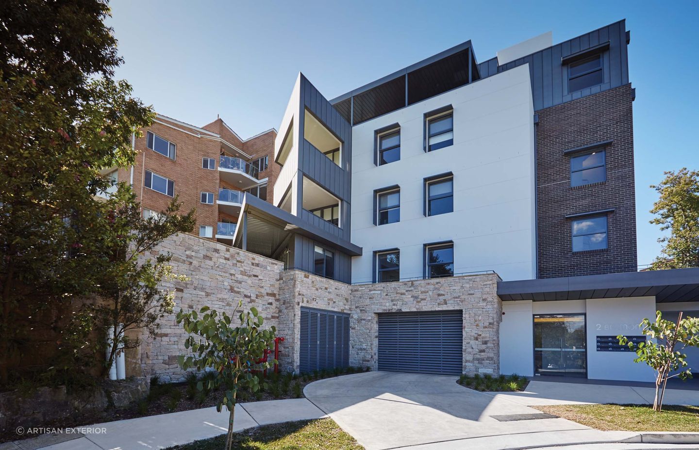 Natural stone cladding is a versatile cladding choice for outdoor applications such as a garage. Featured product: Estate Organic Stone Wall Cladding.