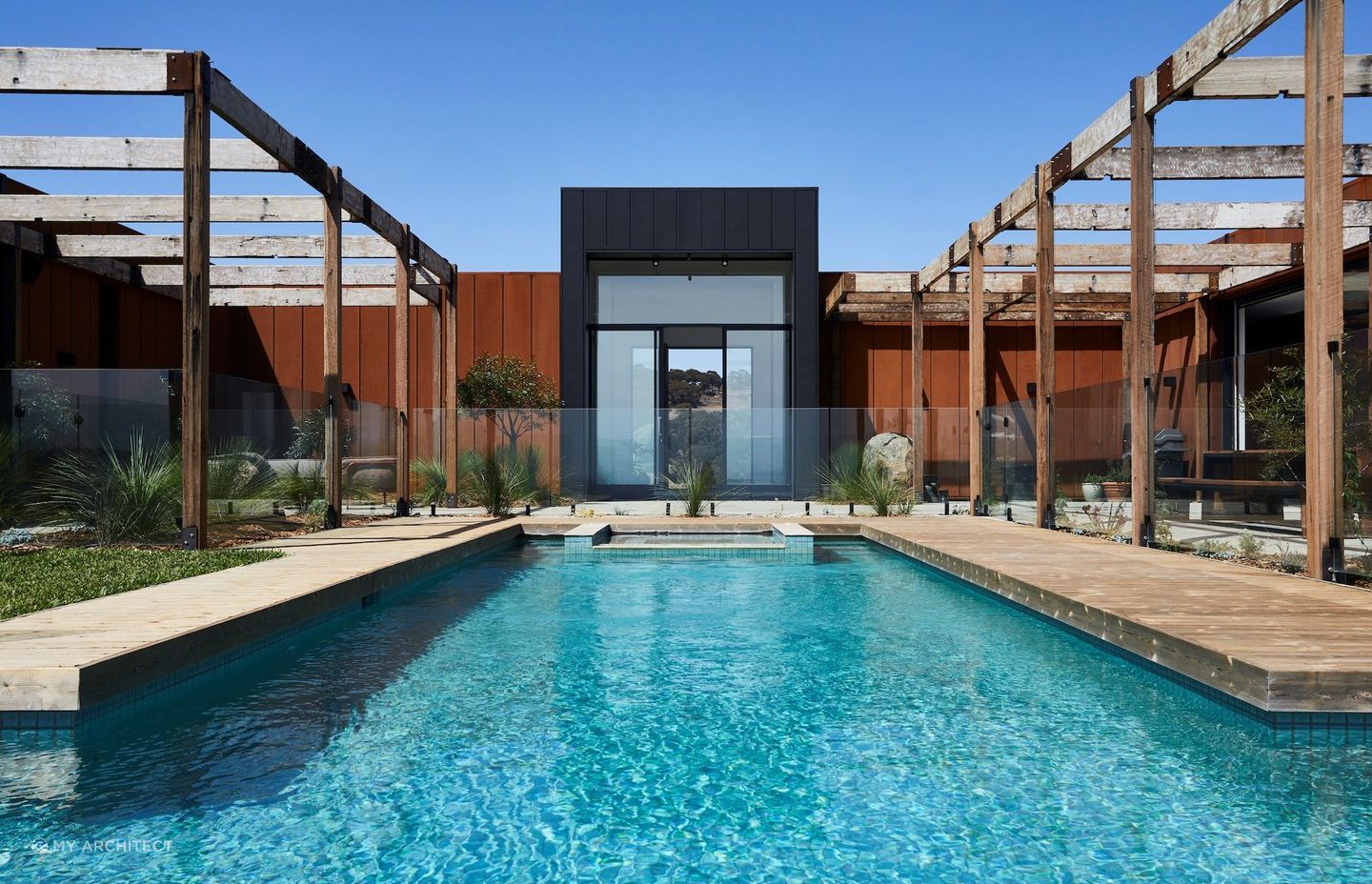 A beautiful outdoor living space in Victoria by My Architect. | Photography: Armelle Habib