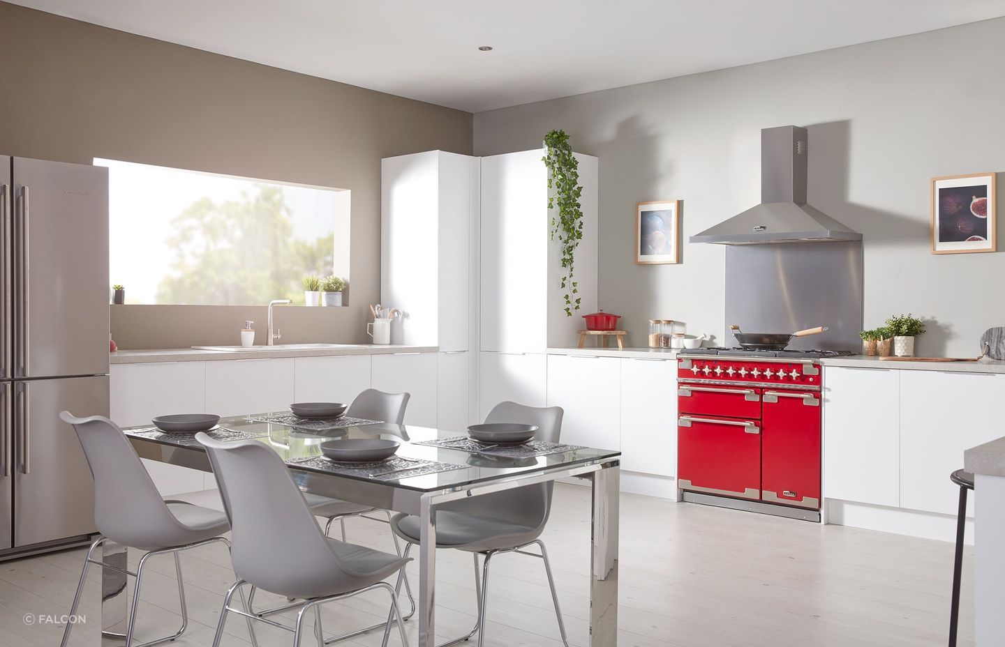 The Falcon Stainless Steel 90cm Canopy Rangehood is an extremely powerful and efficient solution to keep your kitchen air clean and fresh.