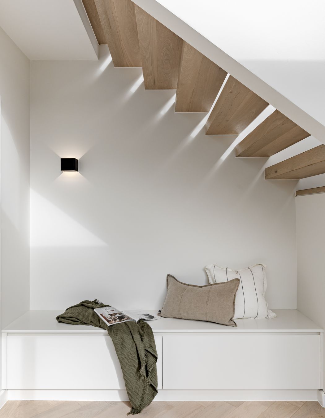 Spaces of relaxation have been elegantly included in the design. An example is this 
reading nook under the stairs.