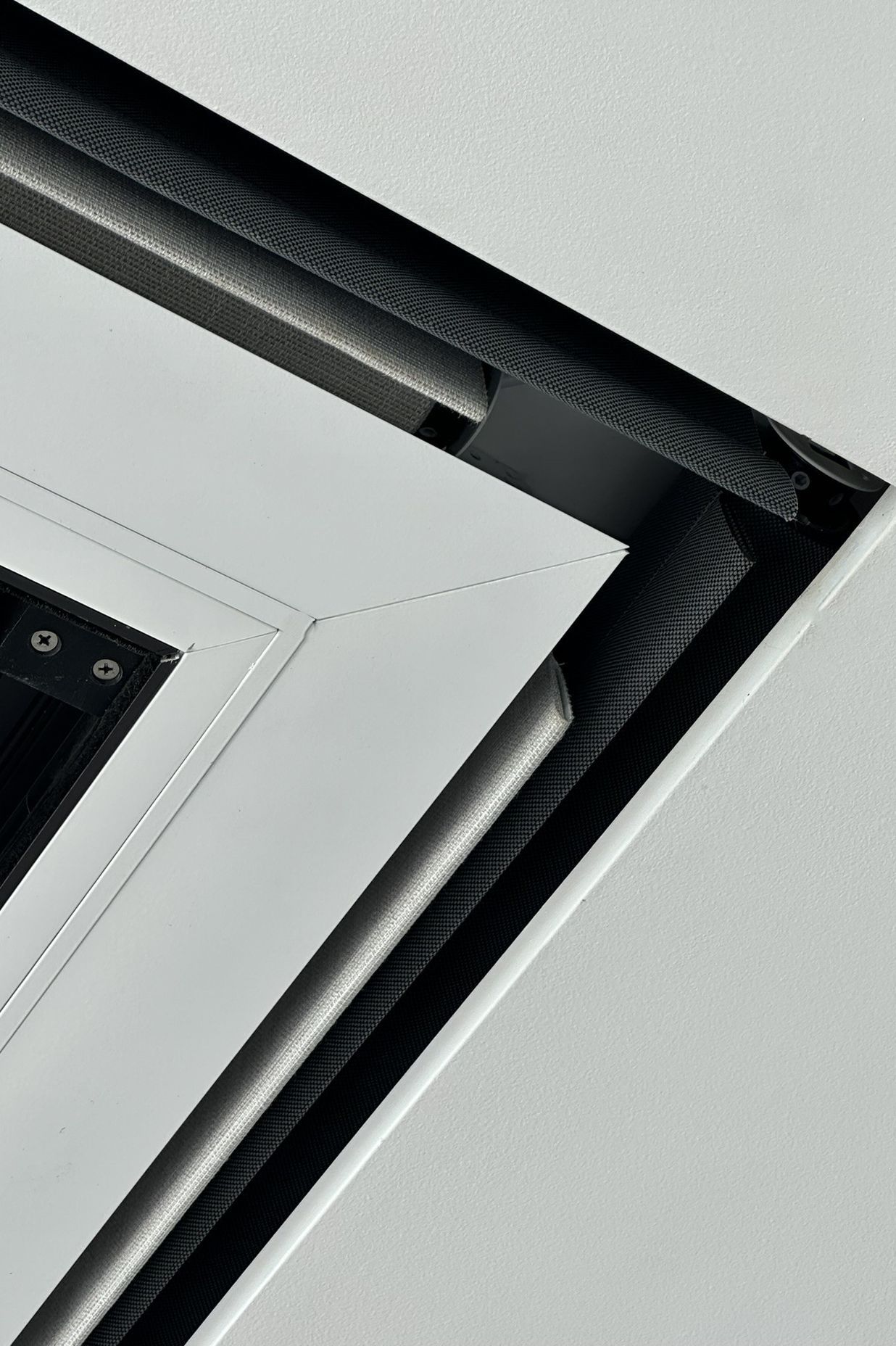 Recessed Flushboxes are integrated into the ceiling, creating a perfectly seamless space.