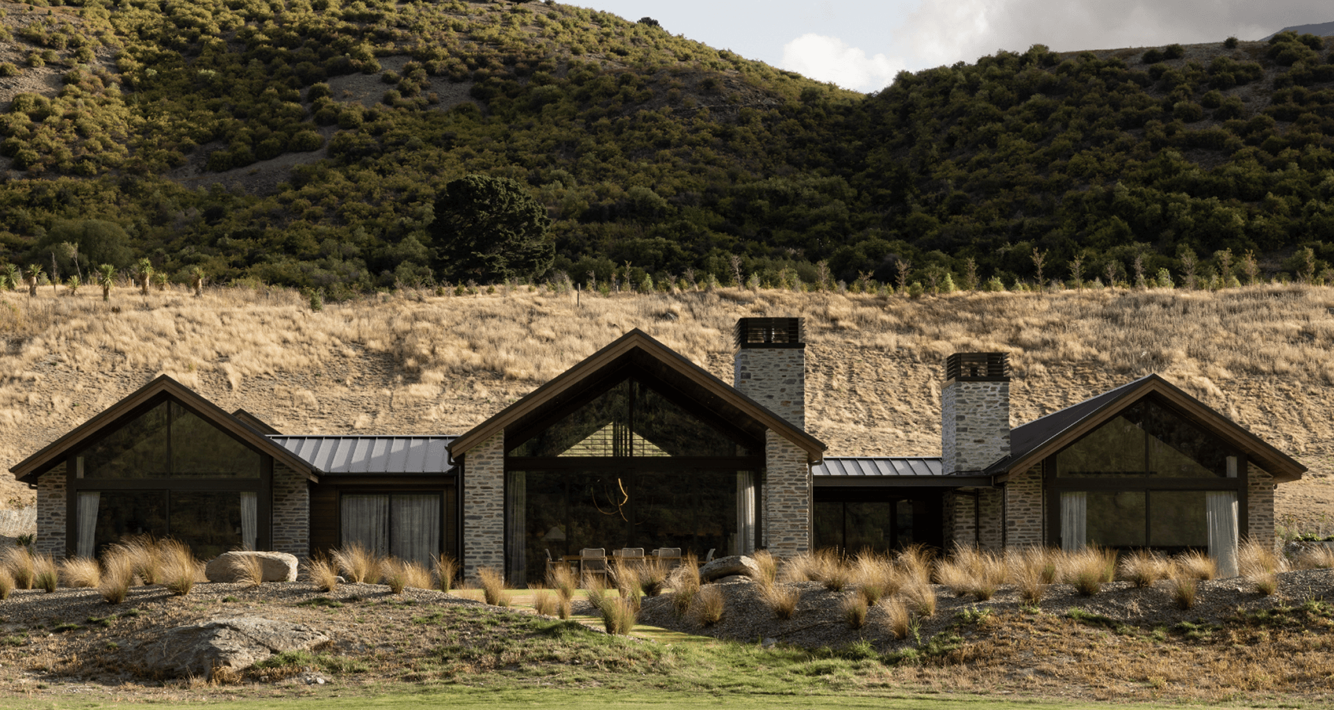Gibbston Valley House by Condon Scott Architects shows how Otago schist can root a home deeply into its land, echoing the rhythms and textures of the mountains beyond