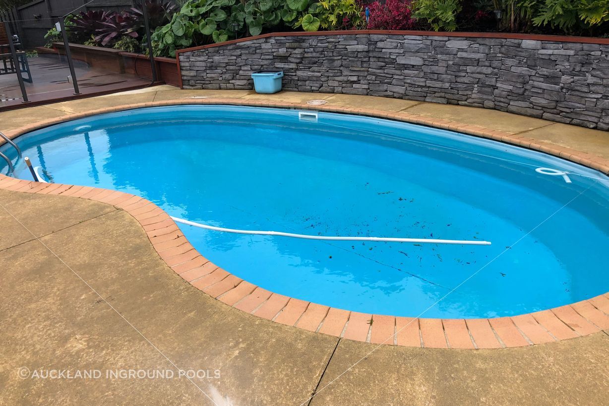 St Johns Pool - Before renovation an existing kidney shaped pool with a problematic/leaky vinyl liner.