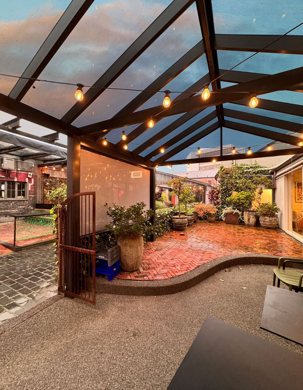 The acrylic roof on this pergola allows it to be used in any weather and the custom tinting gives protection from the sun.