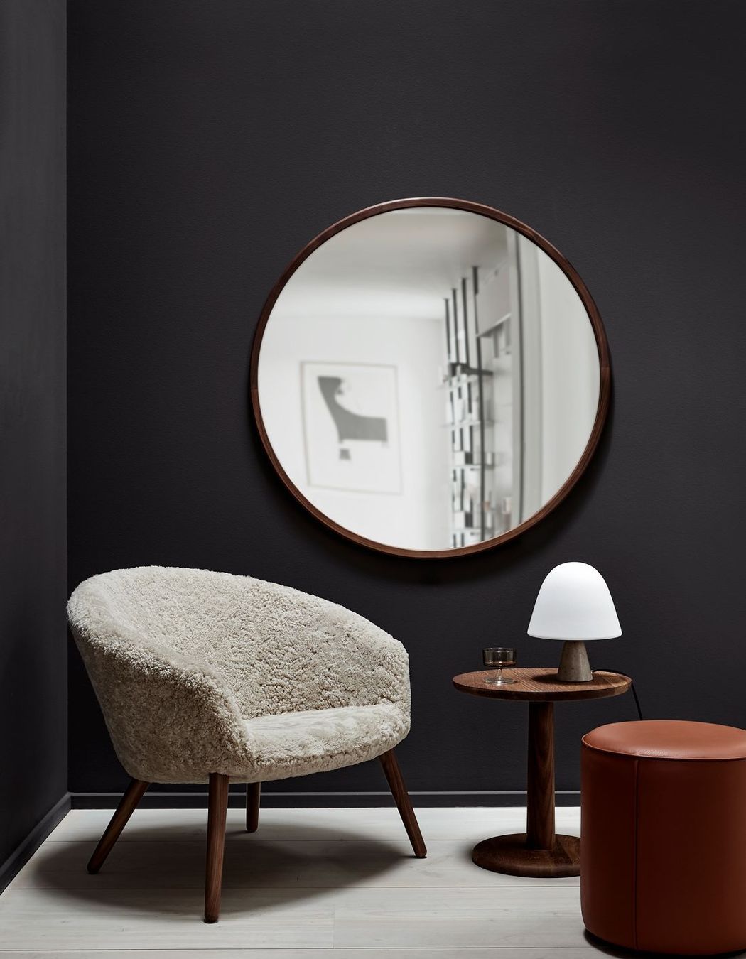Silhouette Mirror Round by Fredericia
By Cult Design