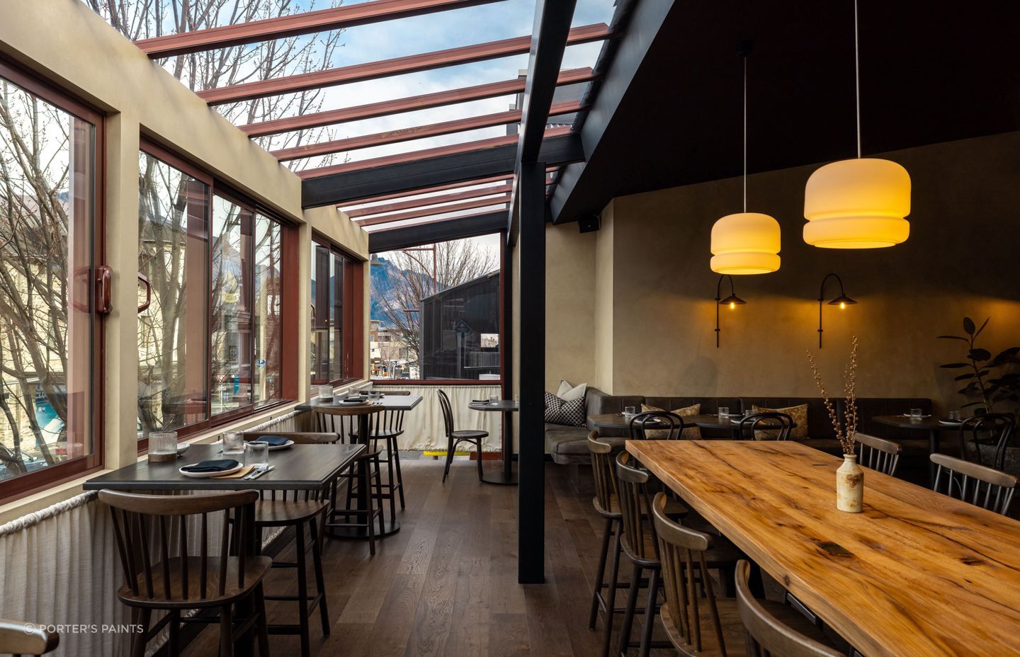 Working with a Porter's Paints Applicator's Guild member gives the client confidence that the vision and finishes for the project pitched to them by the architect or designer can be achieved to the highest standards.