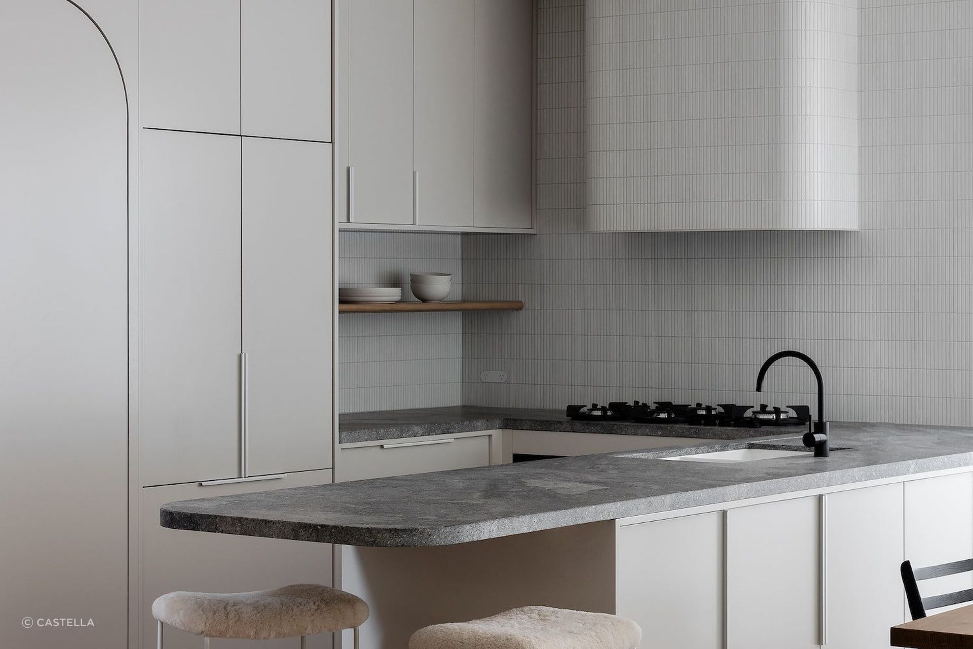Ledge Handle in Matt White
