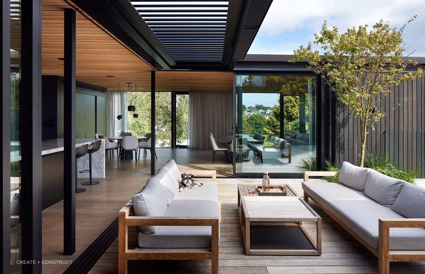 An exquisite high-spec project in Kohimarama — a stunning collaboration between Create + Construct and Studio John Irving Architects | Photography: Simon Wilson