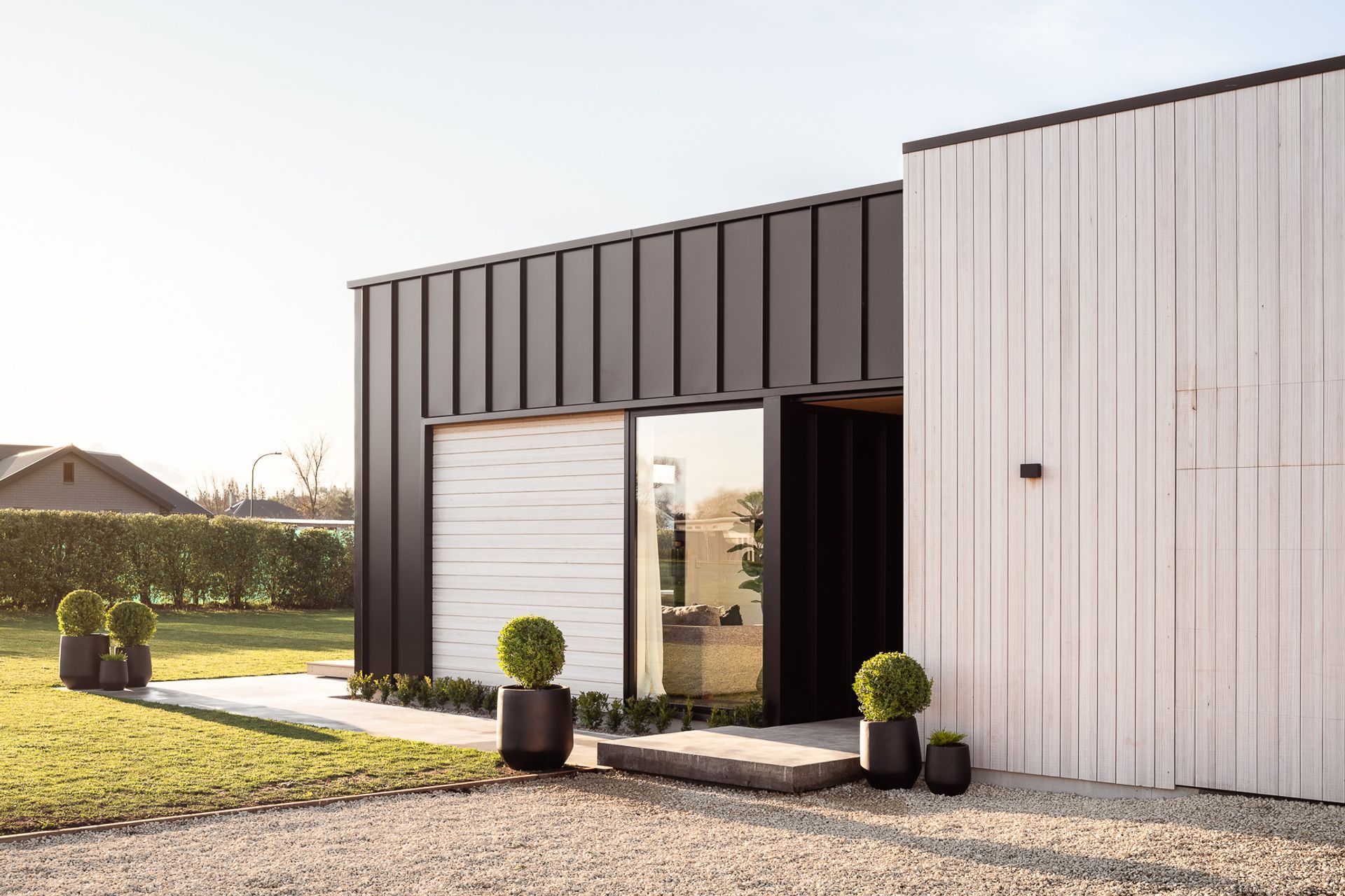 Tray cladding can also be used with flat roofs.