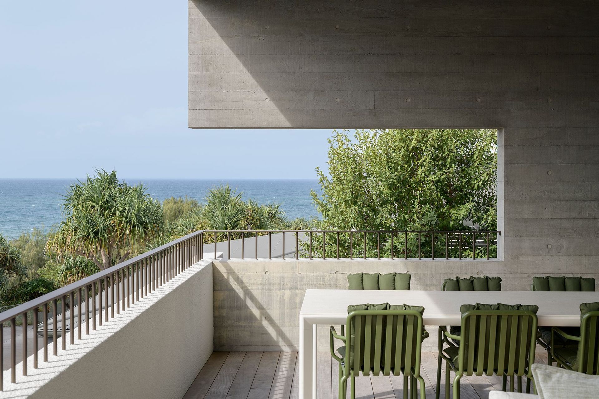 Villa Solare: The solid balustrade and wall cut-out in this home serve to block out neighbouring houses, thereby connecting those on the balcony directly with the view.