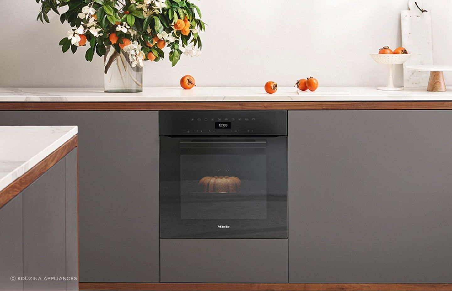 The Miele Pureline Cleansteel Pyrolytic Oven W.600 will save you time and money in maintenance with its self-cleaning features.