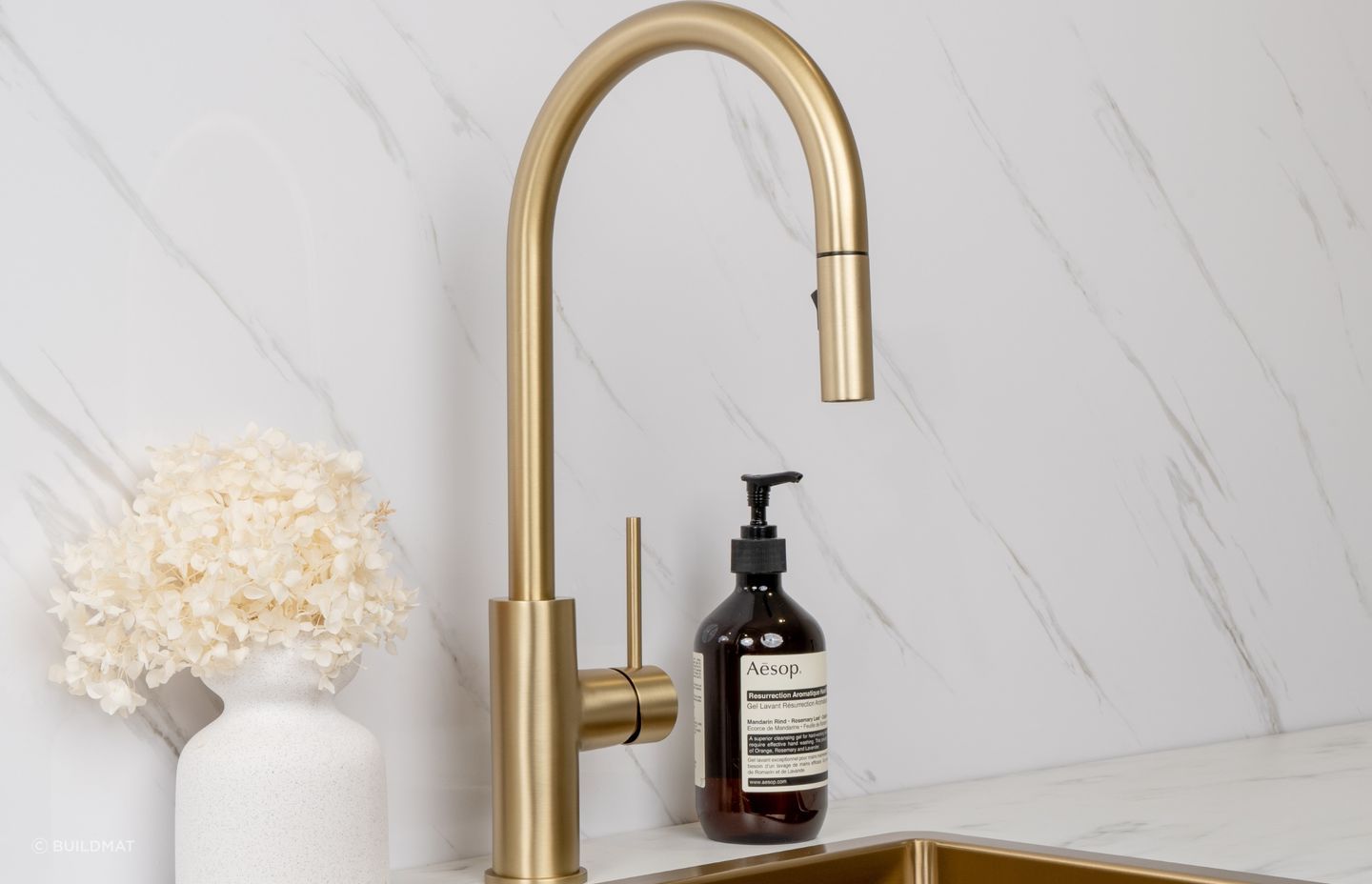 The sleek satin-matte surface of the Mira Brushed Brass Gold Pull Out Mixer makes it an instant focal point.