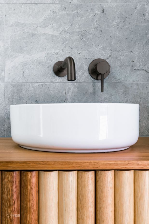 Round Curved Spout - Shadow
by Meir