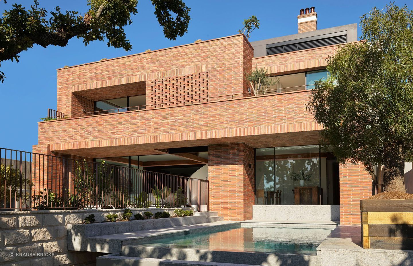 A stunning use of Emperor Bricks™ | Autumn
by Krause Bricks with elongated lines in homage to architect Frank Lloyd Wright.
