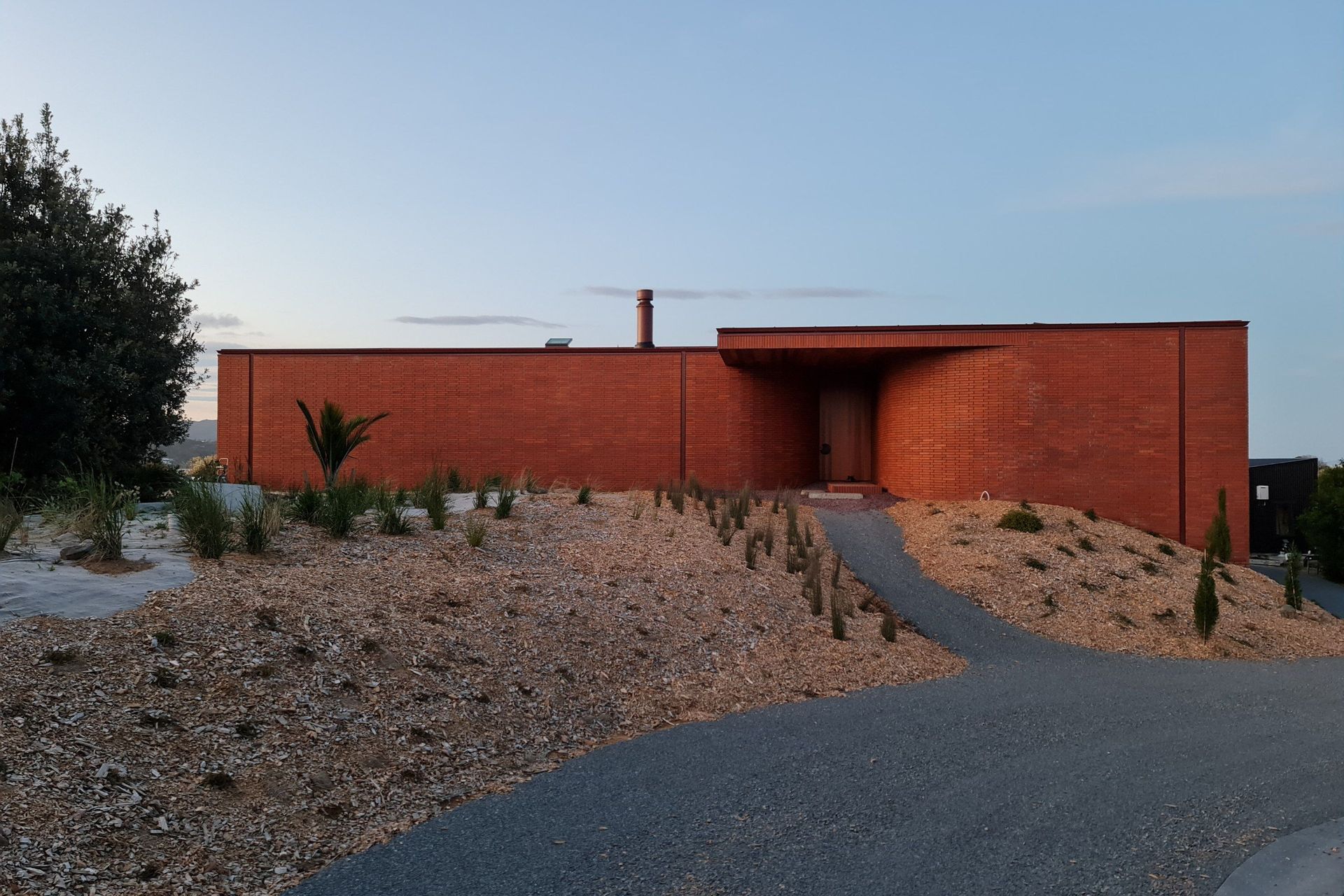 The breathtaking Mangawhai Dune House featuring  Fendalton Roman Bricks from Canterbury Clay Bricks.