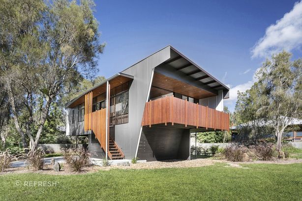 The Northern Rivers Beach House by Refresh reimagines the beach house, blending traditional materials into a modern, dynamic form.