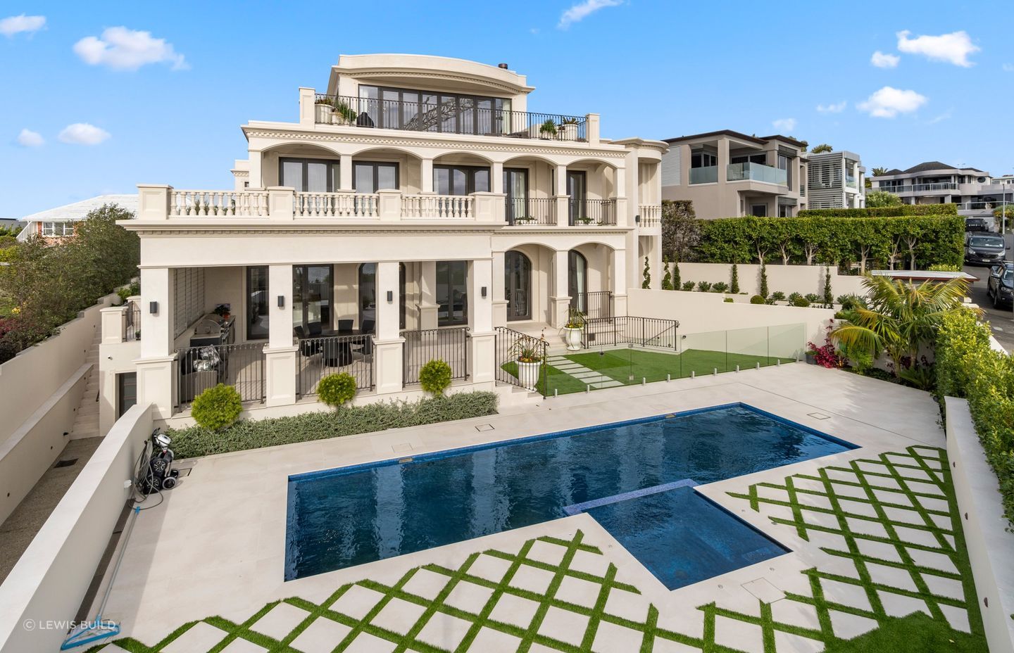 The impact of concrete balustrades is telling, especially in a home like the luxury build in Orakei. | Photography: Grant Drummond, Joel Staveley, BizVideo