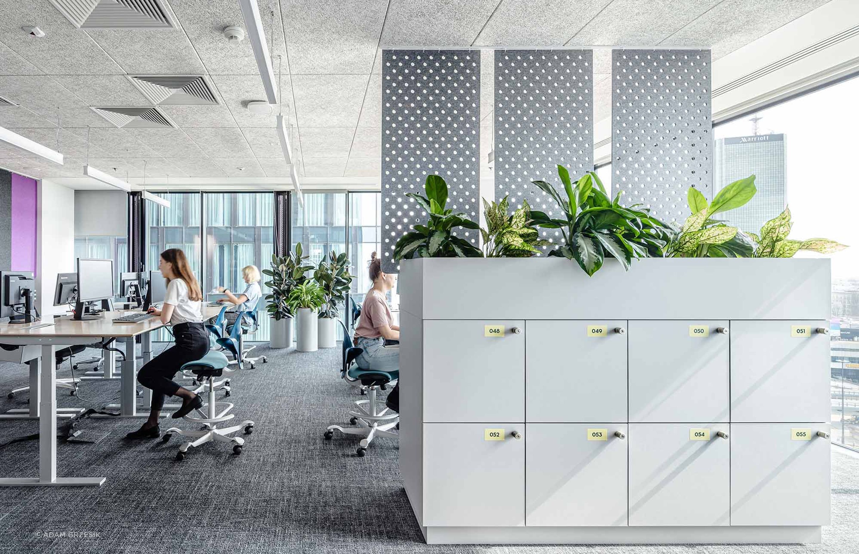 Featured: HÅG Capisco Puls 8020 in Seagreen Plastic, with Select Fabric (67101), added footring, in white | Copyright: Workplace |