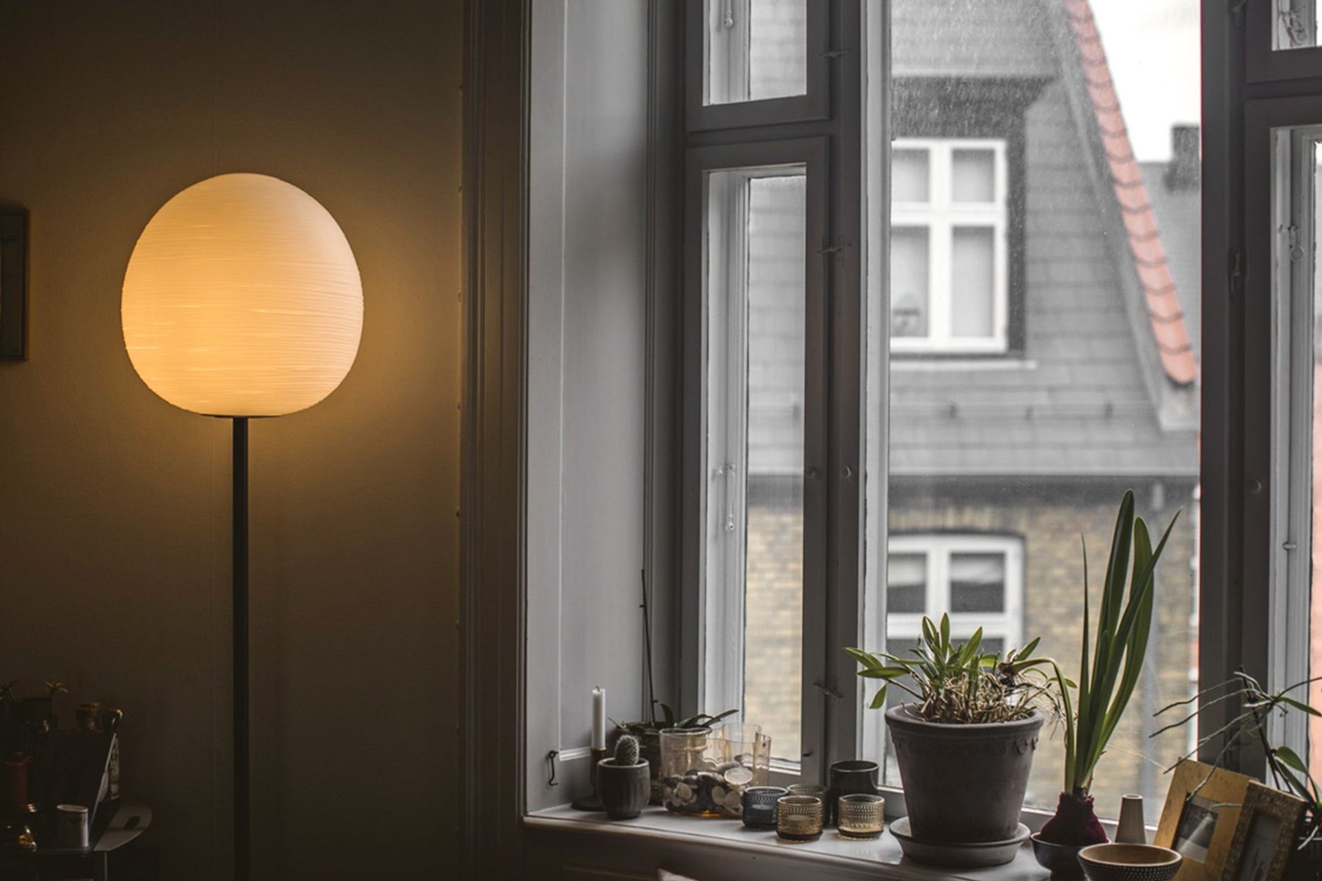The Rituals XL Lamp can provide ambient lighting in the evening, making it the ideal floor lamp for those cosy winter rainy days.