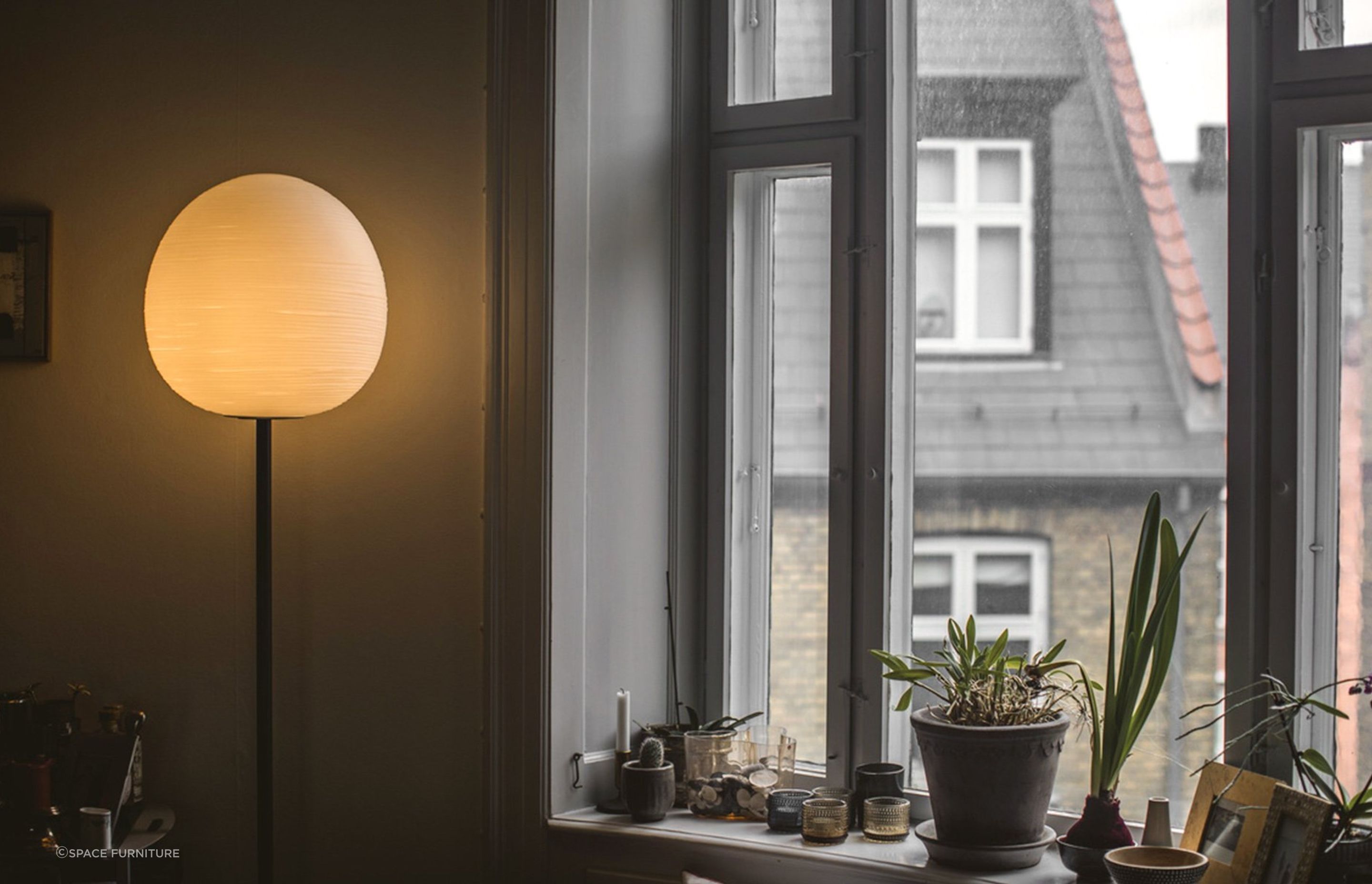 The Rituals XL Lamp can provide ambient lighting in the evening, making it the ideal floor lamp for those cosy winter rainy days.