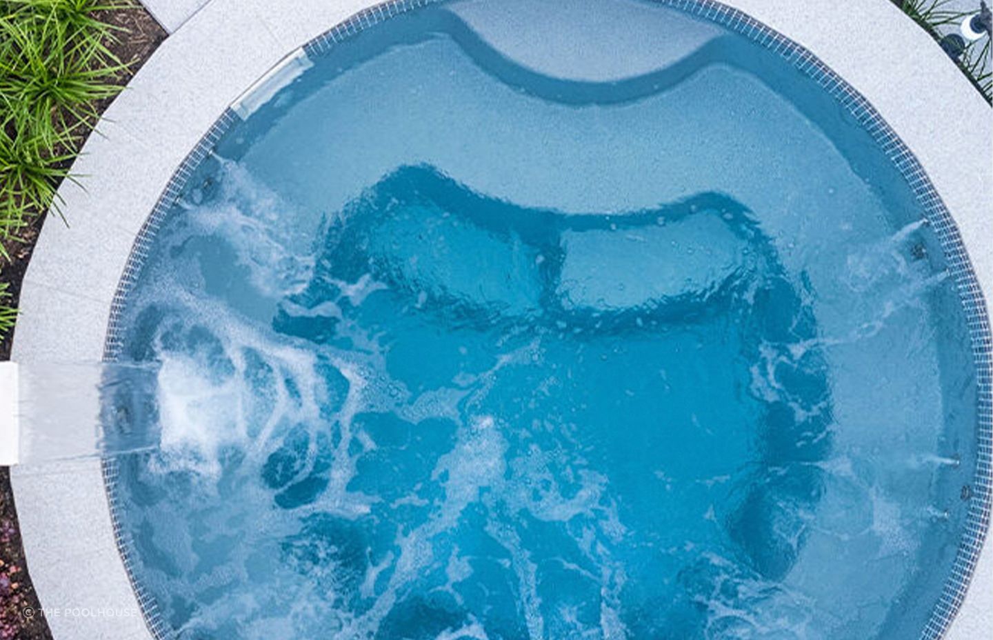 At 3.4 metres, the Round Pool from The Poolhouse, is a great size for the perfect sense of spaciousness without being overwhelming.