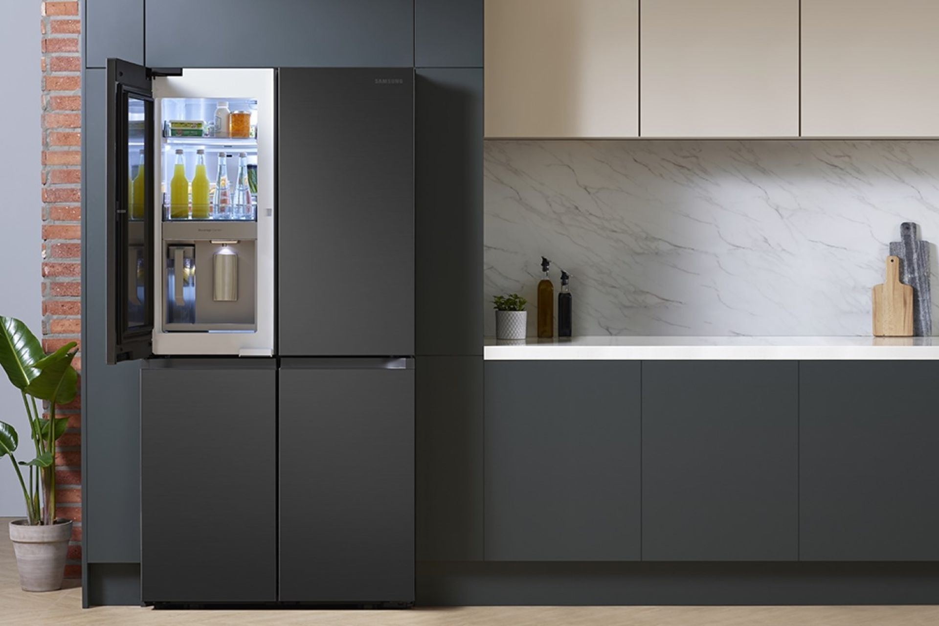 The Samsung 648L French Door Fridge/Freezer is packed full of features including its own beverage centre.