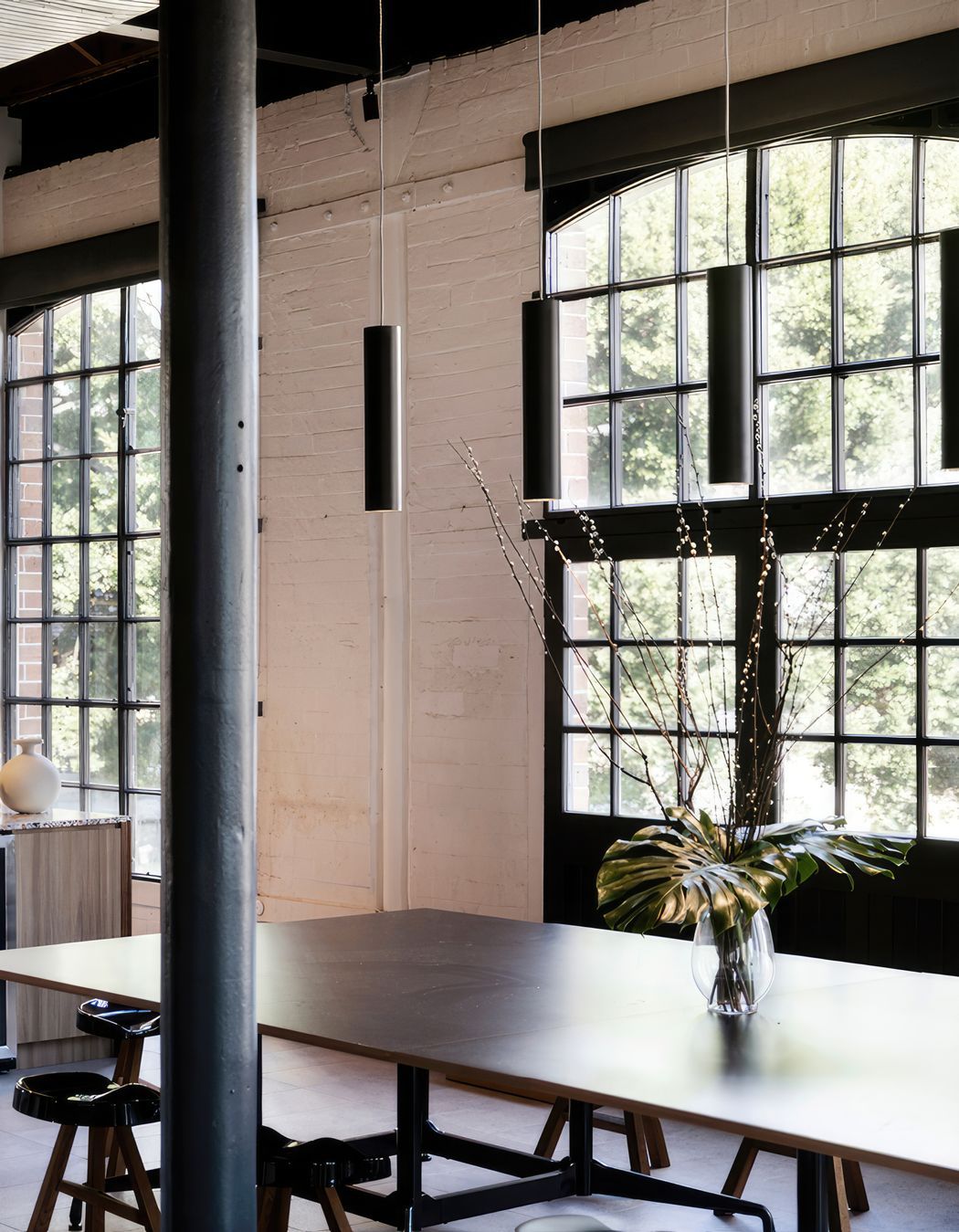 Black pendants mimic nearby pillars.